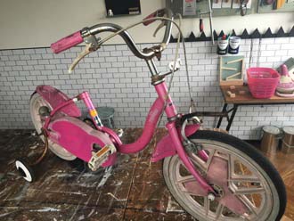 スプレー塗装でオンボロ子供用自転車を→新品おしゃれにリメイクする 