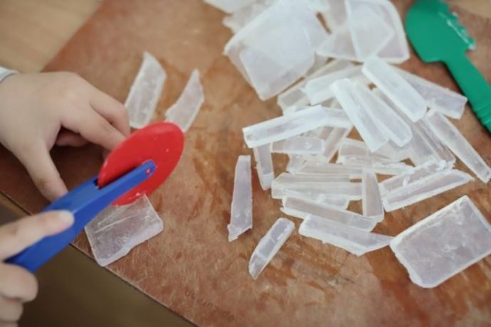 宝石石鹸を手作りしよう 子供と一緒にできる簡単な作り方 Pacoma パコマ 暮らしの冒険webマガジン