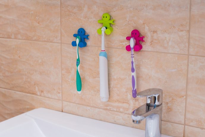 歯ブラシをおしゃれに収納する おすすめのアイデアとは Pacoma パコマ 暮らしの冒険webマガジン
